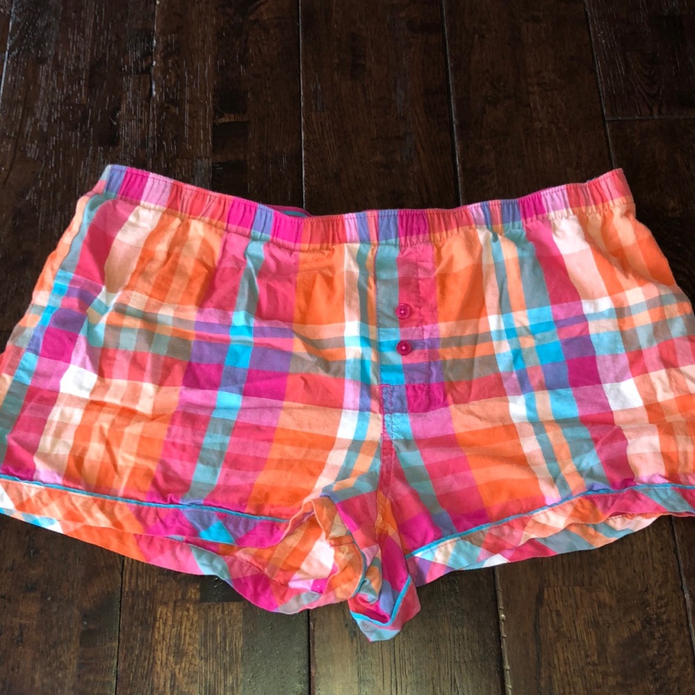 Multi-colored short